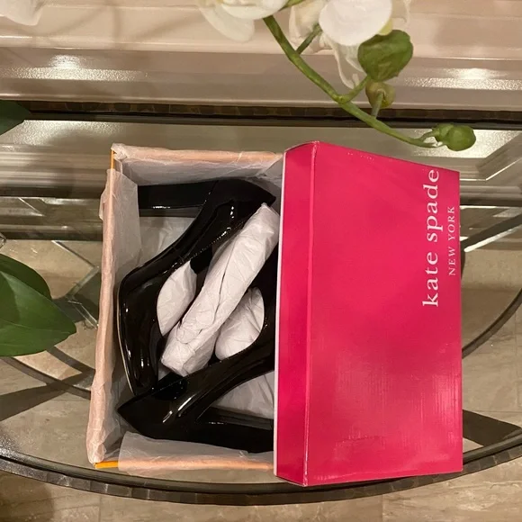 NWT ♠️kate spade♠️ Black Patent *MONICA* Pumps..Round Toe•Square Heel..Size: 8.5 - Picture 4 of 5
